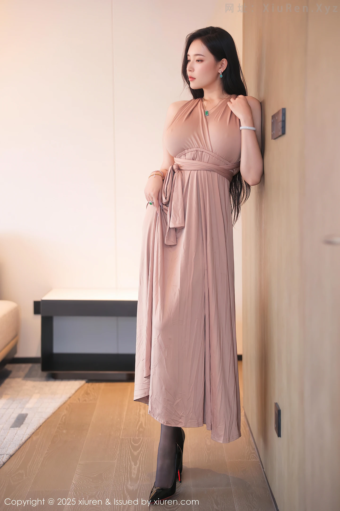 图片[5]-[XiuRen秀人网] VOL.10432 模特娜比性感暖灰色长裙配超薄无内黑丝秀凹凸身材撩人诱惑写真87P-秀人网官方网站